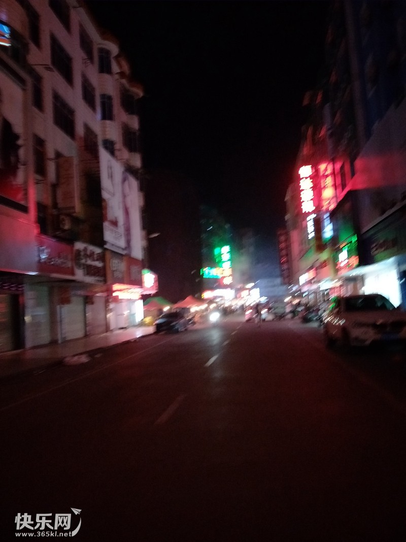 才晚上10点半,贵港街头就一片寂静,曾经的夜生活哪里去了?